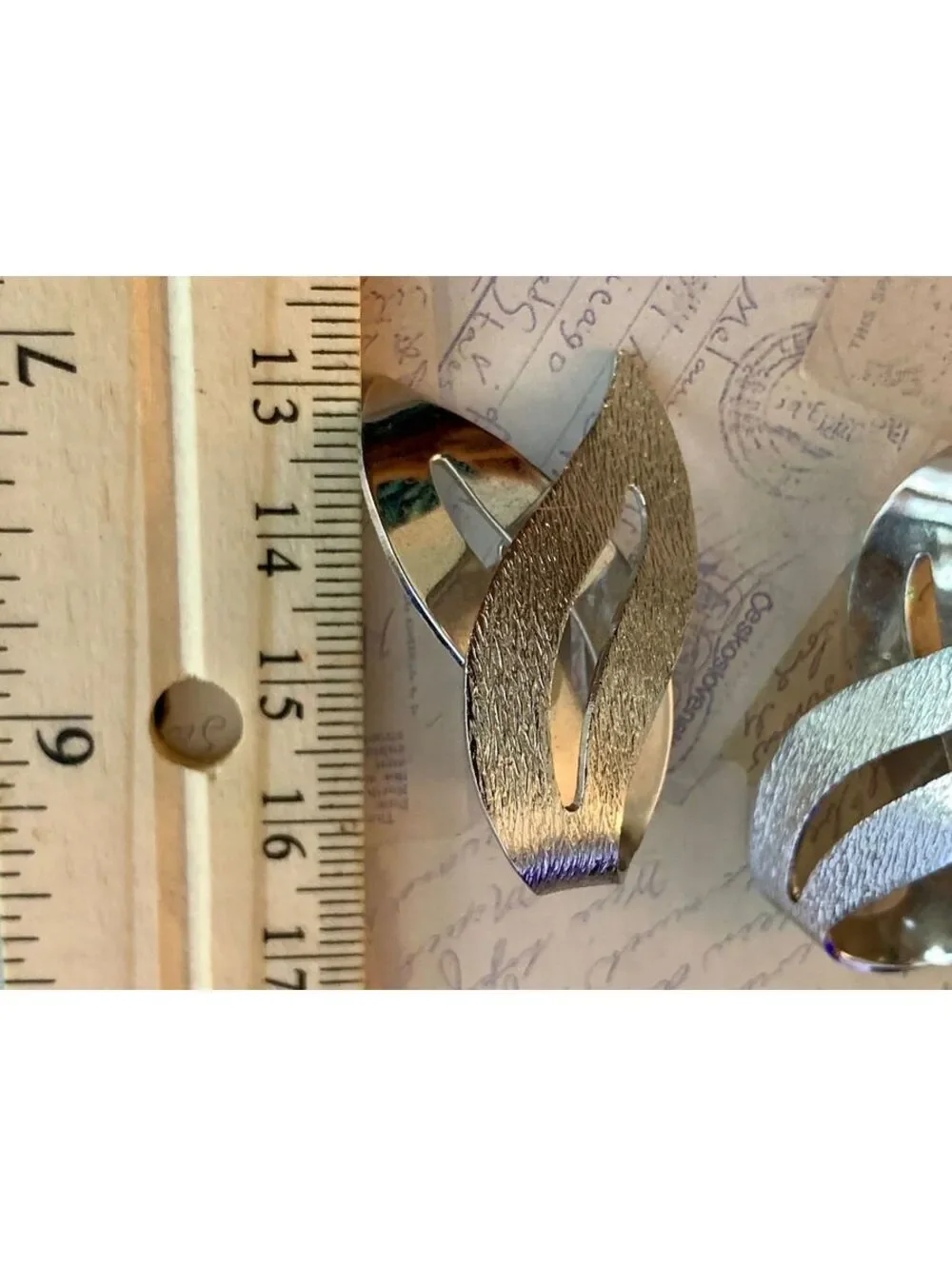 Vintage Signed Sarah Cov. Stylish Leaf Clip-On Earrings with Textured Detail